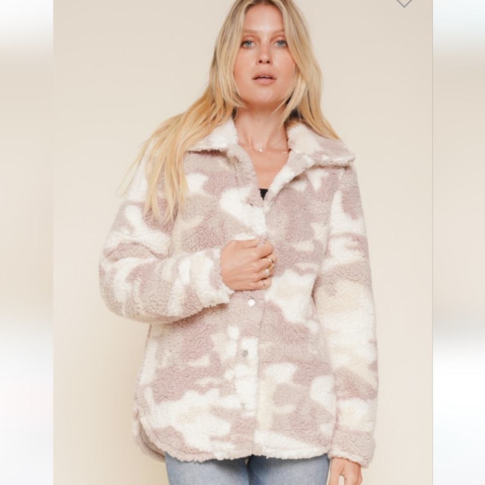 Sherpa Shacket in Mauve and cream - Picture 2 of 7